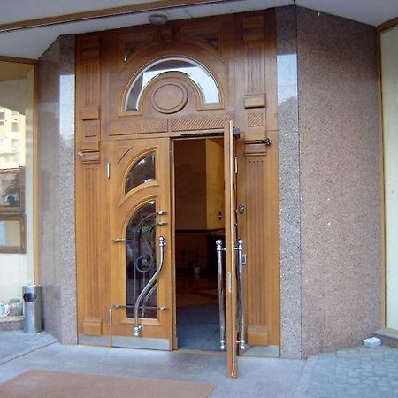 Attache Hotel Kiev Exteriör bild
