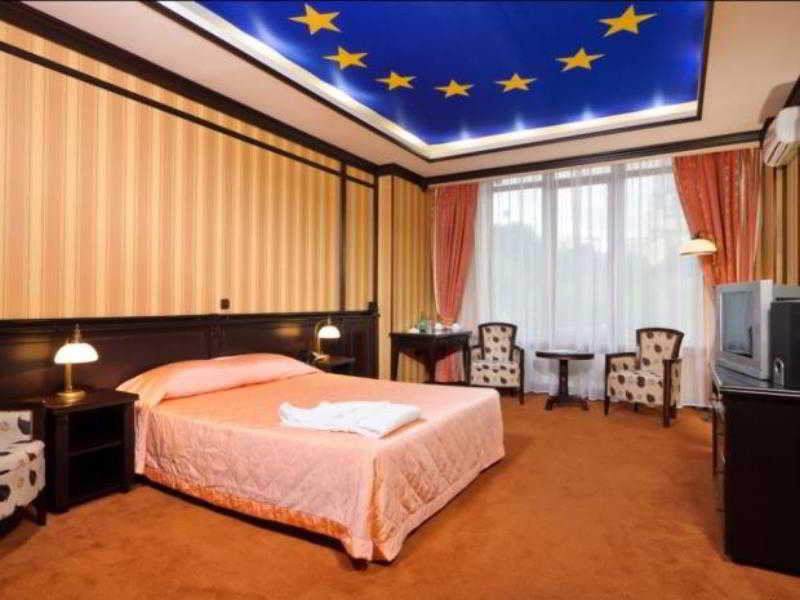 Attache Hotel Kiev Exteriör bild