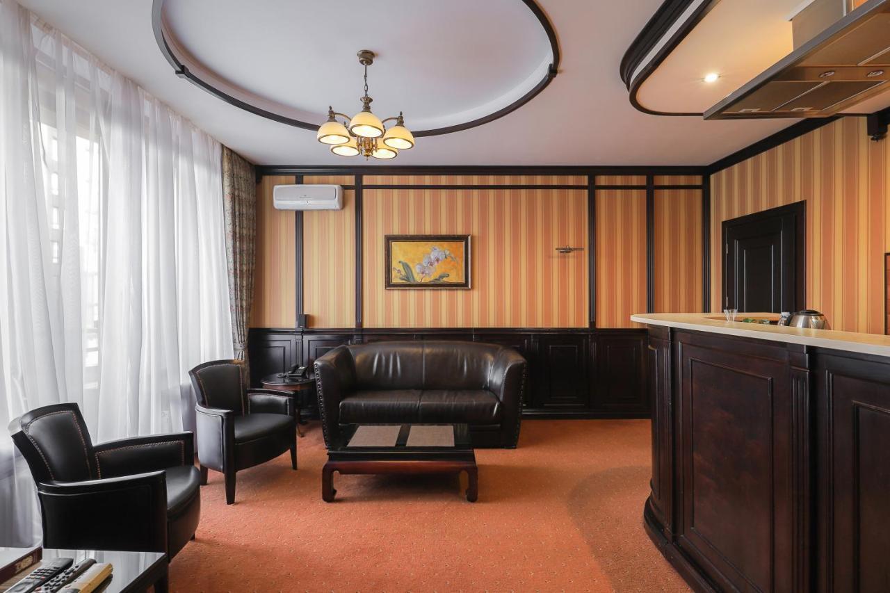 Attache Hotel Kiev Exteriör bild