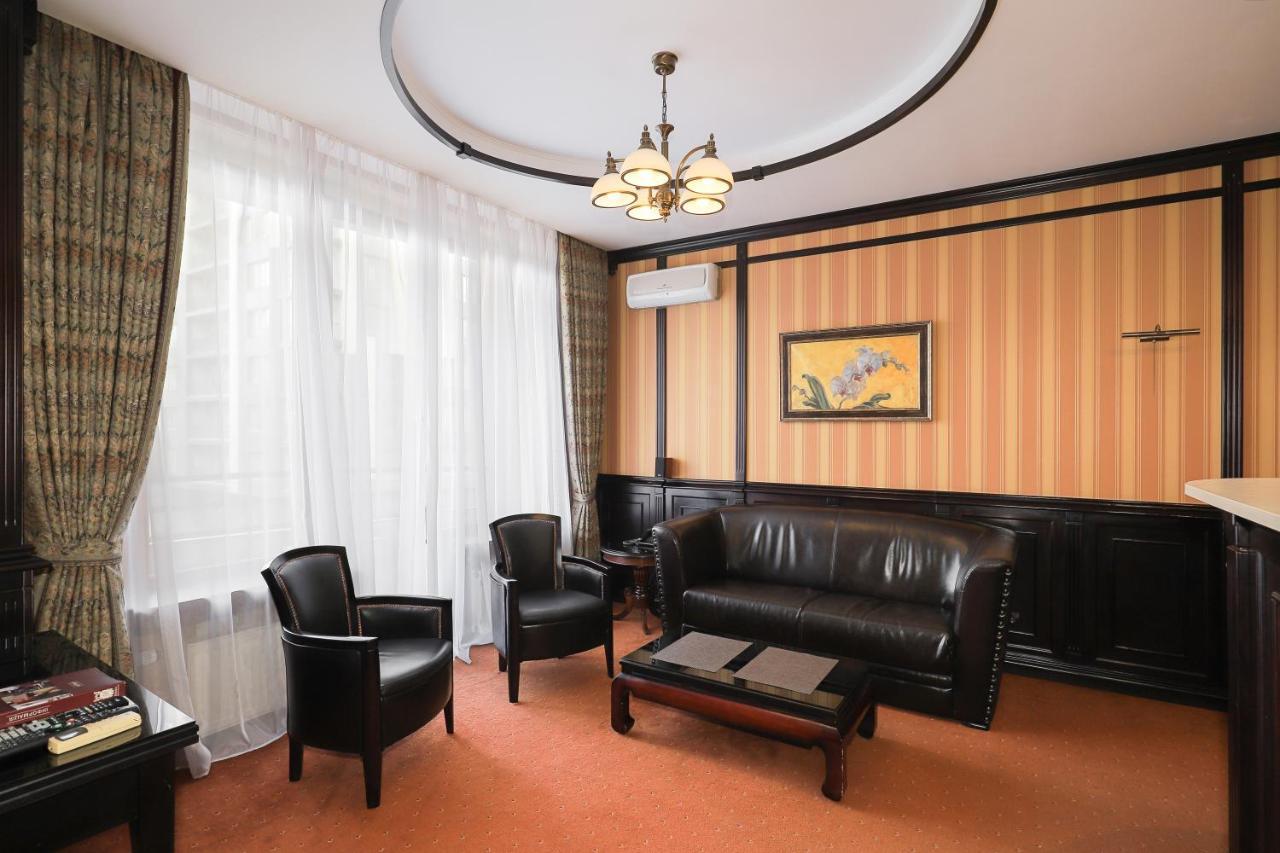 Attache Hotel Kiev Exteriör bild